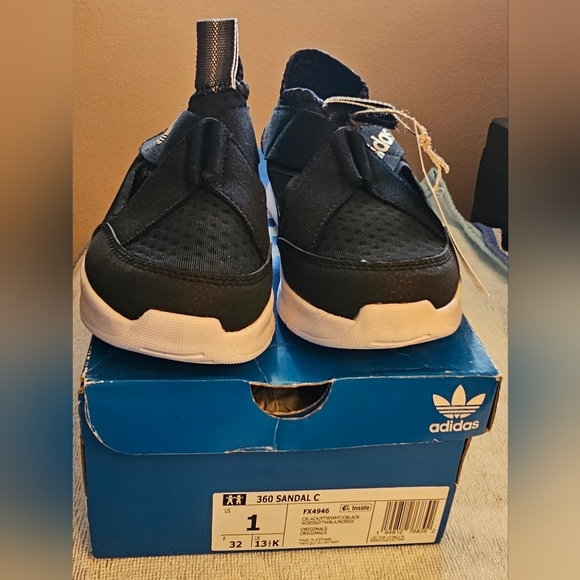 Adidas 360 Sneaker Sandals Adidas Sandals Black White Kids Size 13 & Size 1 NEW - Picture 10 of 16